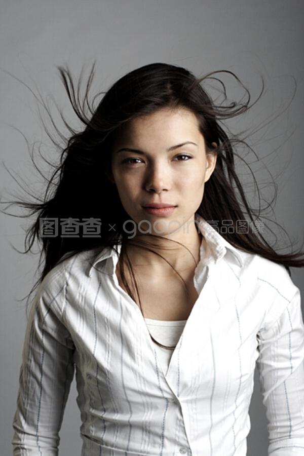 嘴唇直播下载 烟与镜