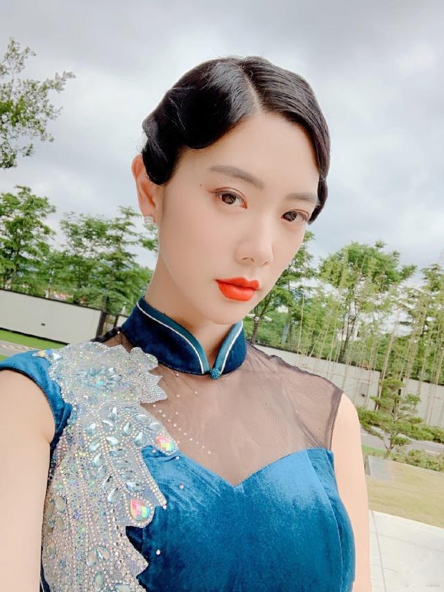 嘴唇直播下载 暗夜迷情